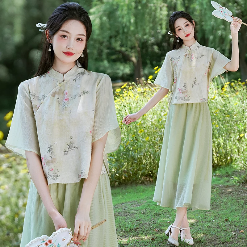 

Artistic Vintage Chinese Style Shirt Collar Blouse with Button Detail Half Skirt Cotton Material for Women in Their 20s And 30s