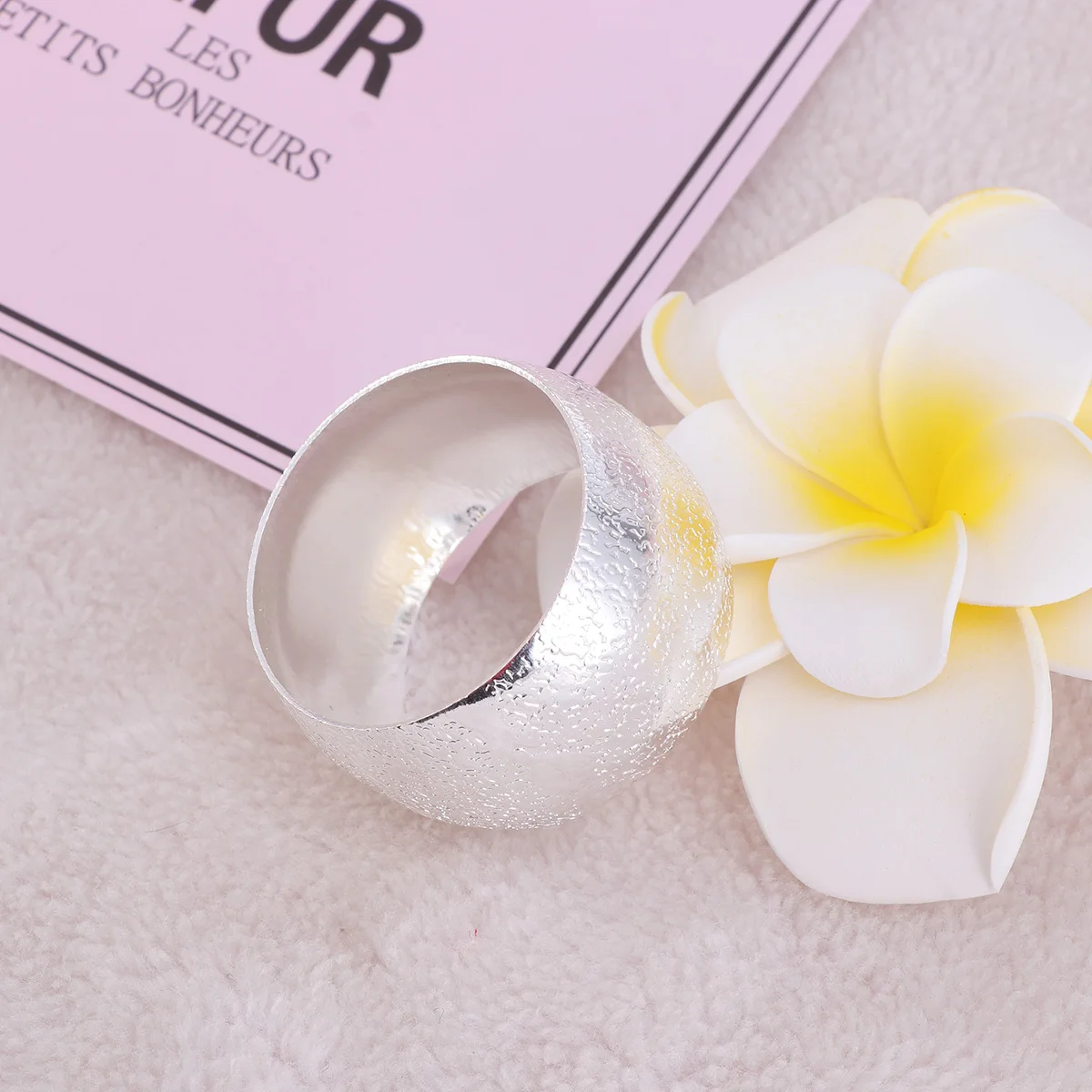 

6 pcs Napkin Rings Round Shape Metal Decorative Table Dinner Wedding Party Holder Serviette Buckle Napkin Ring Holders