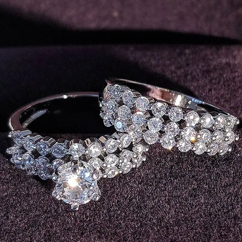 Huitan Set Dame Ringe Luxus Hochzeit Verlobung Party Finger Zubehör Intarsien Glänzende Zirkonia Anmutigen Mode Schmuck