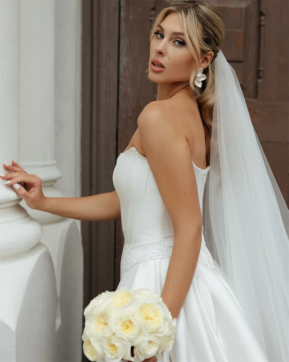 Tokyo индивидуальное белое свадебное платье с высоким разрезом по бокам, без бретелек, без рукавов, на молнии сзади, свадебное платье трапециевидной формы со шлейфом