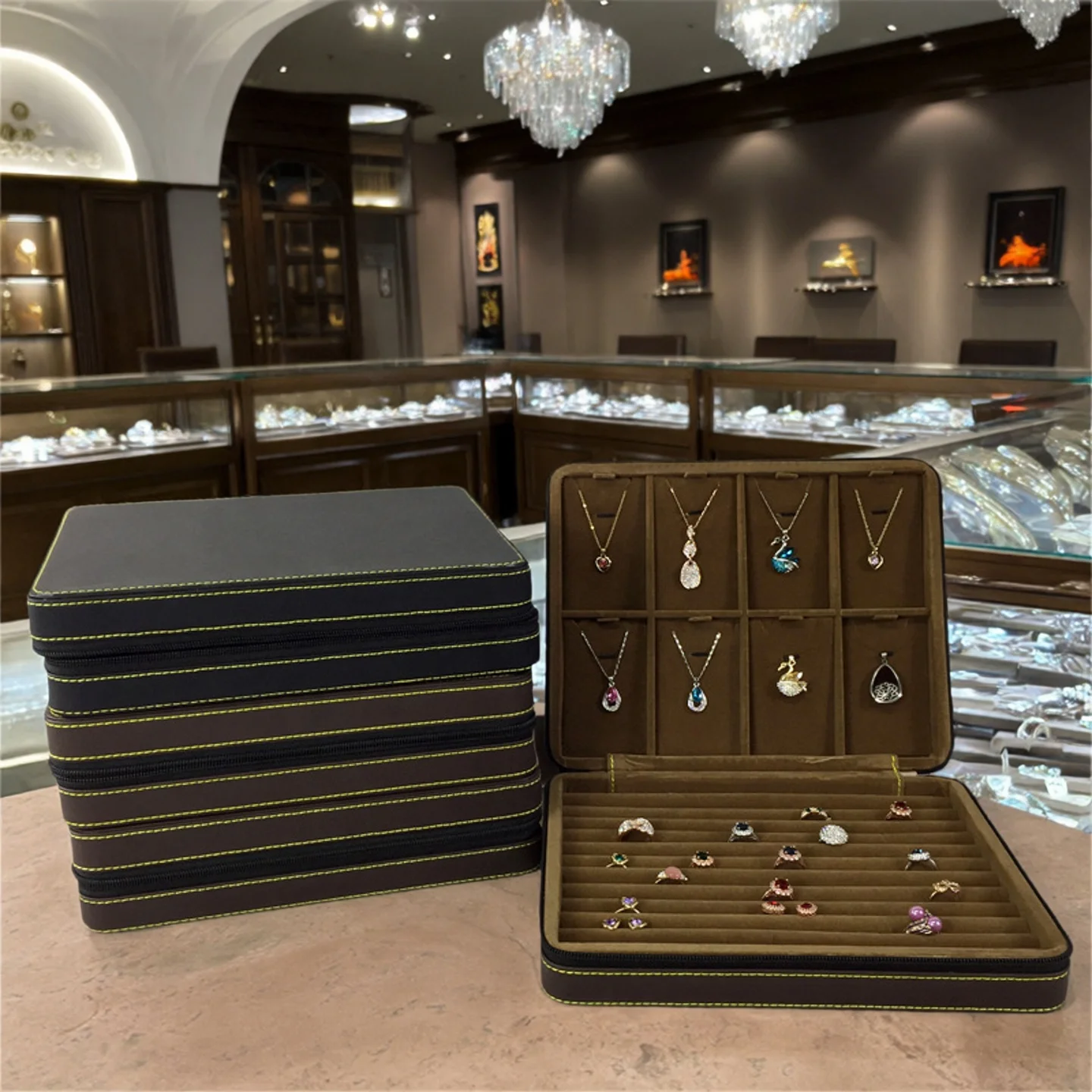 

High-End PU Leather Jewelry Storage Box Portable Display Case for Exhibitions Ring Pendant Collection Case