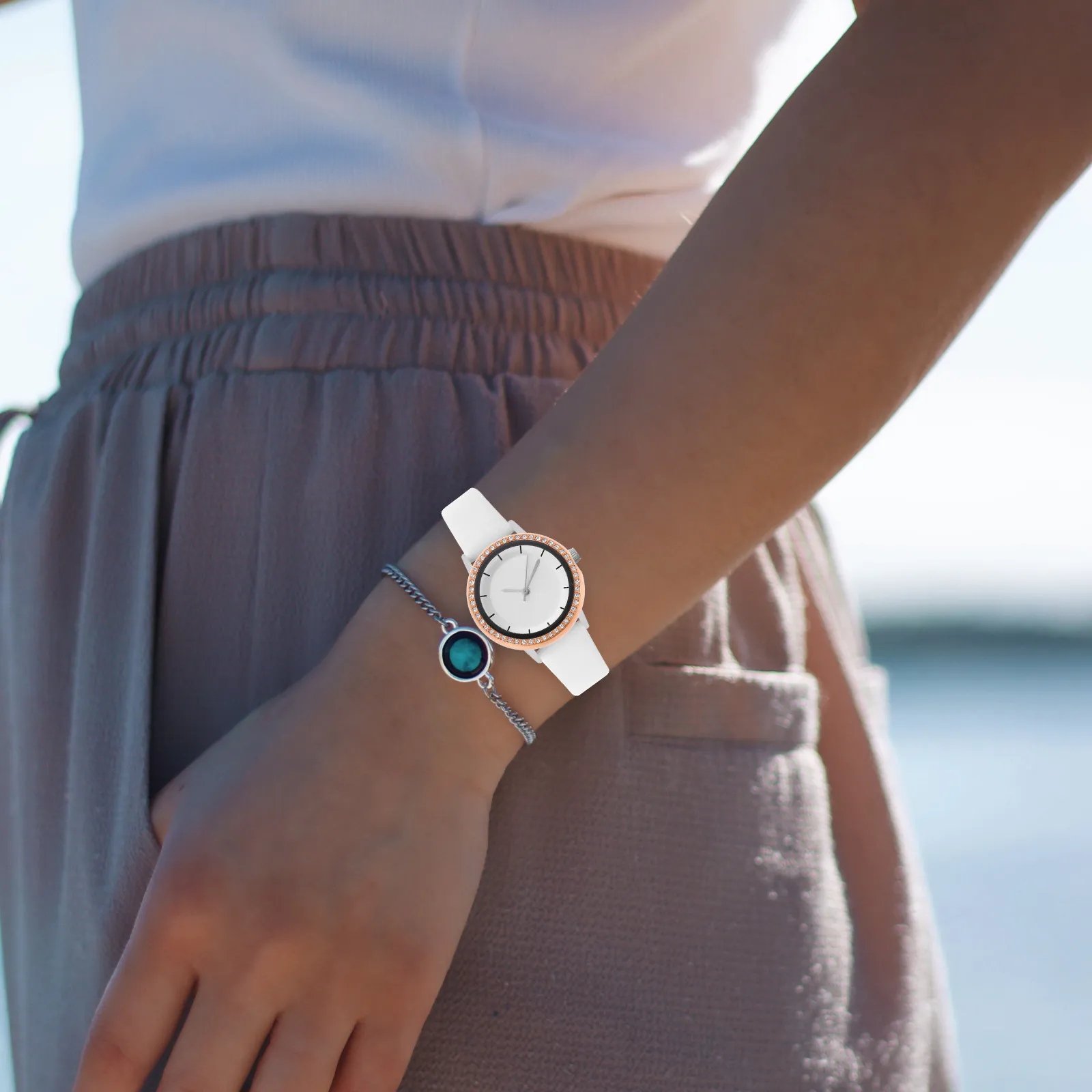 

Премиальный защитный чехол для смарт-часов с изогнутыми краями, устойчивый к царапинам, с отделкой из страз