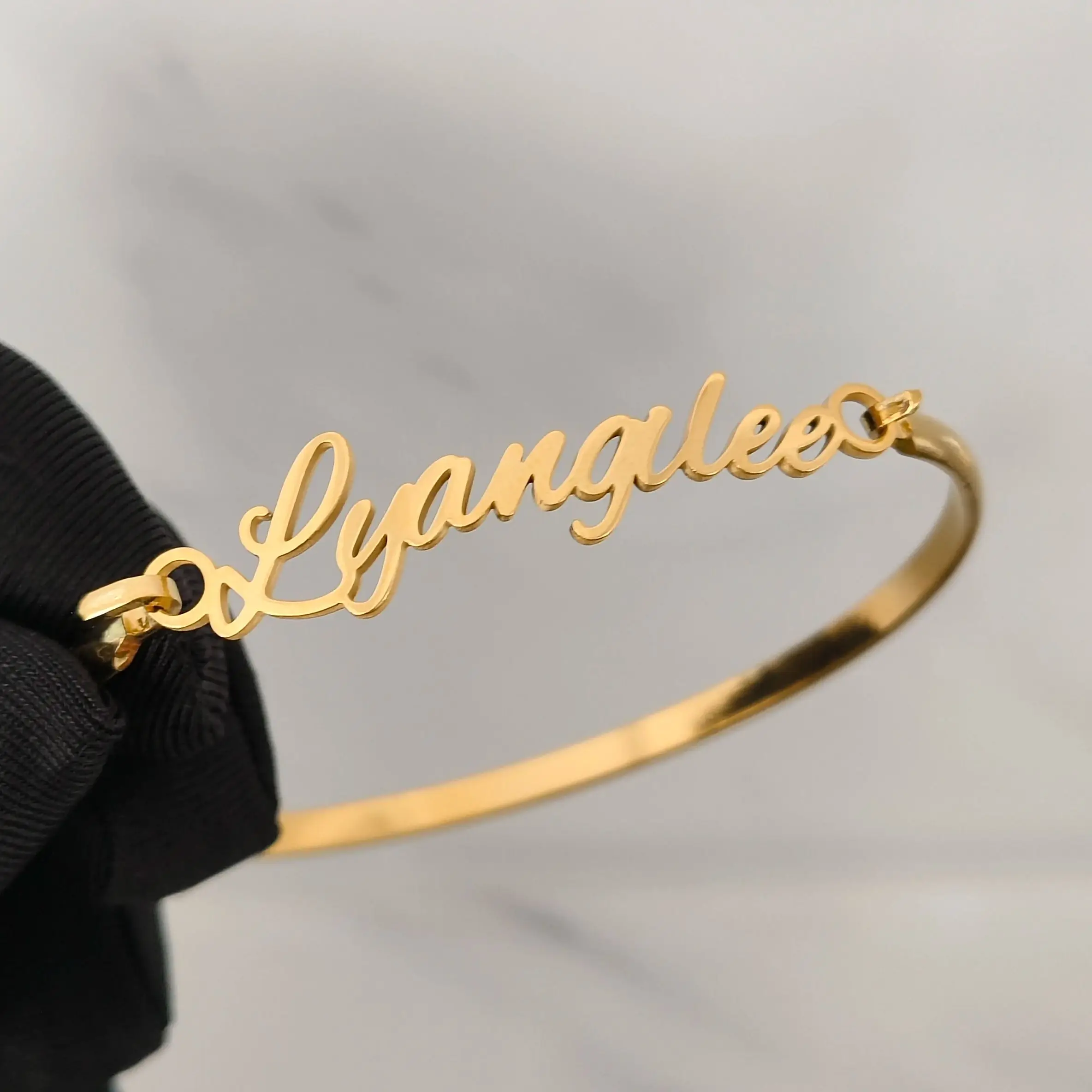

DHQH New Wholesale Customized Name Closed Bracelet Personalized Letter Closed Bracelet Valentine's Day Gift Factory Direct Sales