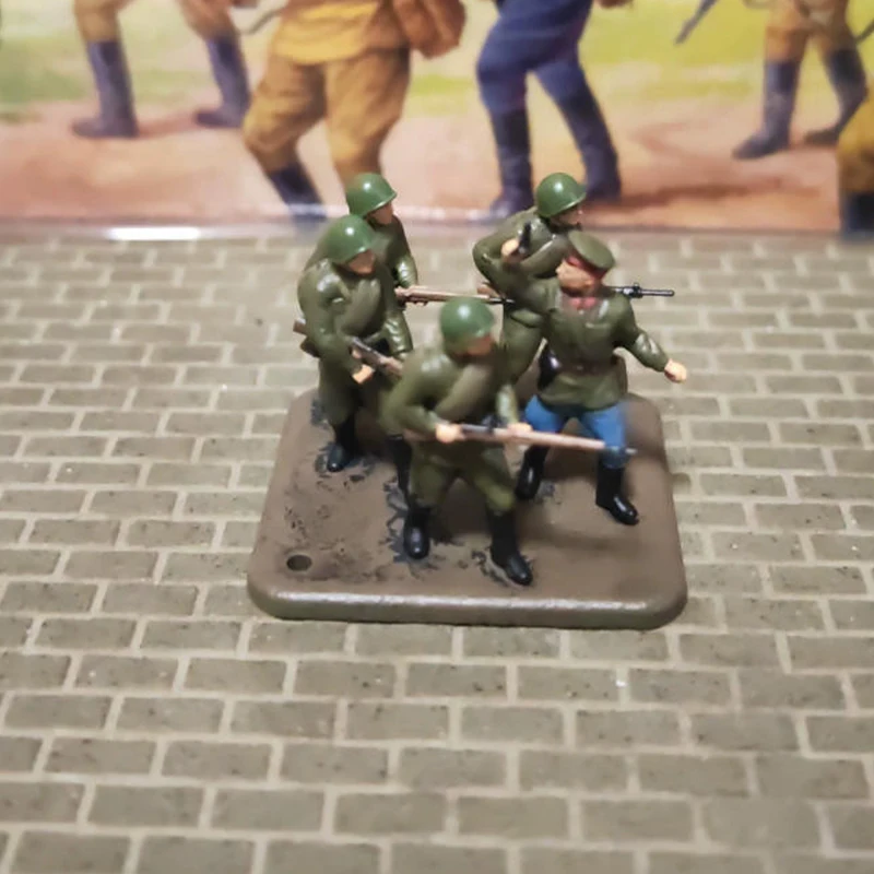 

1:72 Scale Plastic Material Soviet Conventional Infantry Soldiers 5 Suitable For Tank Helicopter Scenes Collectible Decorative