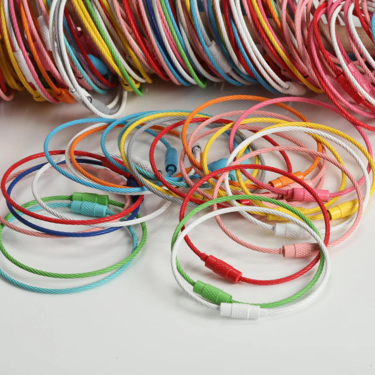 Colorful Stainless Steel Wire Keychain Cable Loop Screw Lock Key Ring Coated Steel Wire Key Holder for DIY Jewelry