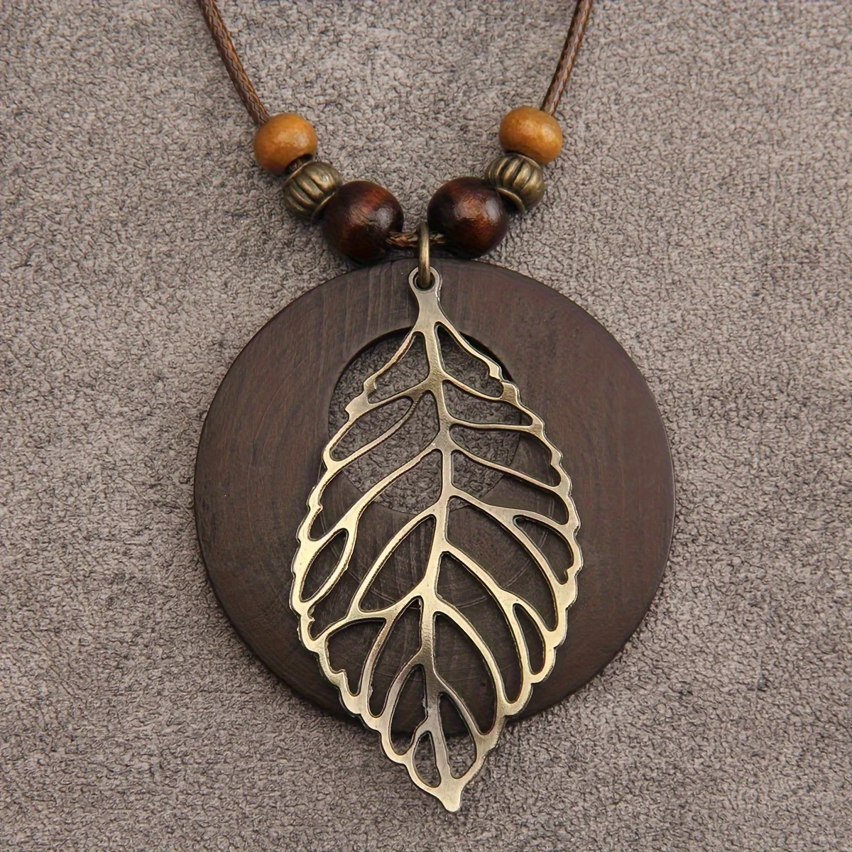 1 piece of Bohemian artistic forest-style leaf pendant long necklace, antique bronze hollow leaf beaded neck chain, vintage fashion accessory, unisex couple's necklace, Valentine's Day gift, gift for girlfriend, boyfriend, or mother