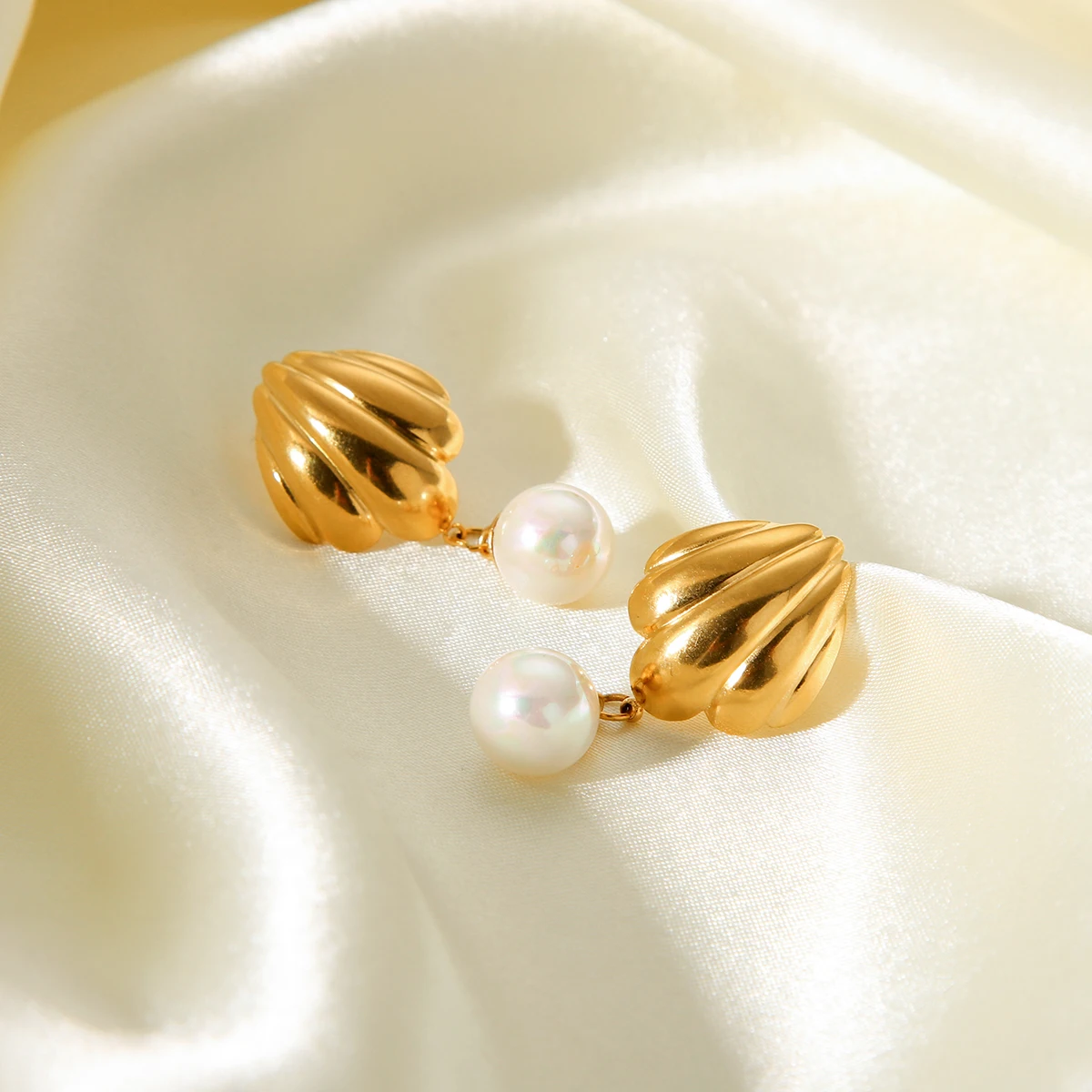 

Huang Chao Exquisite Design Beach Series Shell Pearl Earrings Metal Stainless Steel Earrings Women Geometric Jewelry Accessorie