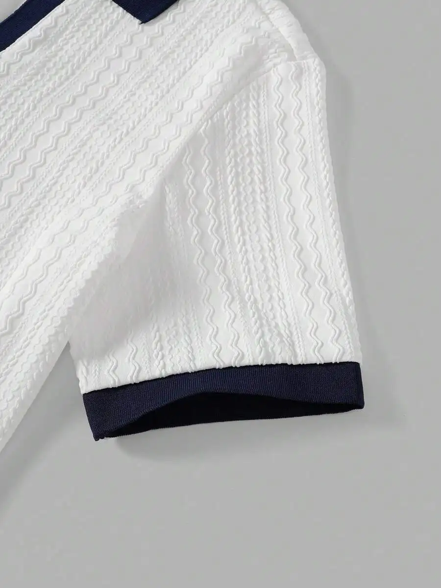 Conjunto de camisa blanca de manga corta de jacquard y pantalones cortos con cintura elástica y ribete, conjunto informal de dos piezas para hombre de talla grande