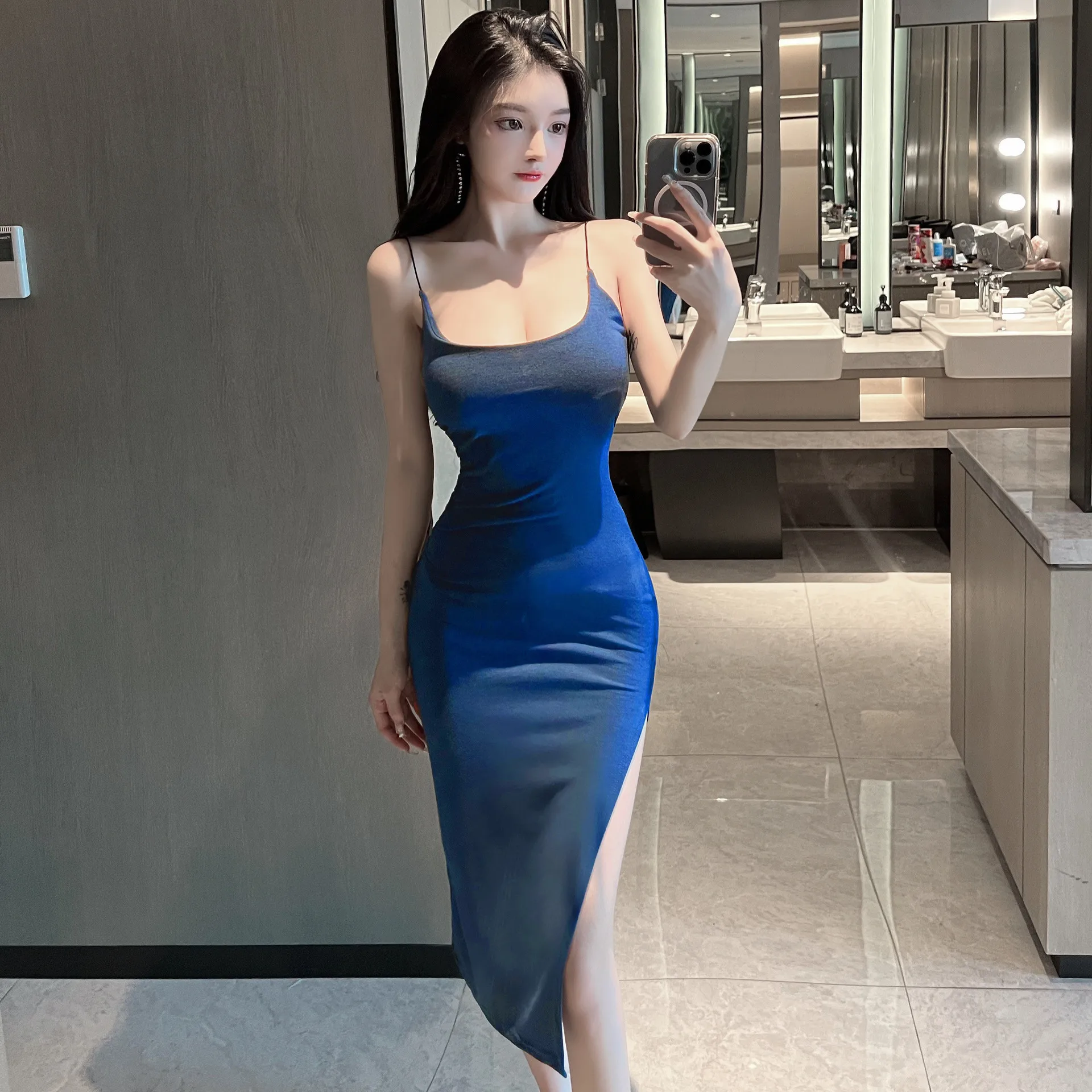 夏の女性のロー U ネックドレスブラックブルーノースリーブカットアウトボディコンドレスセクシーな背中の開いたナイトクラブカクテルパーティードレス