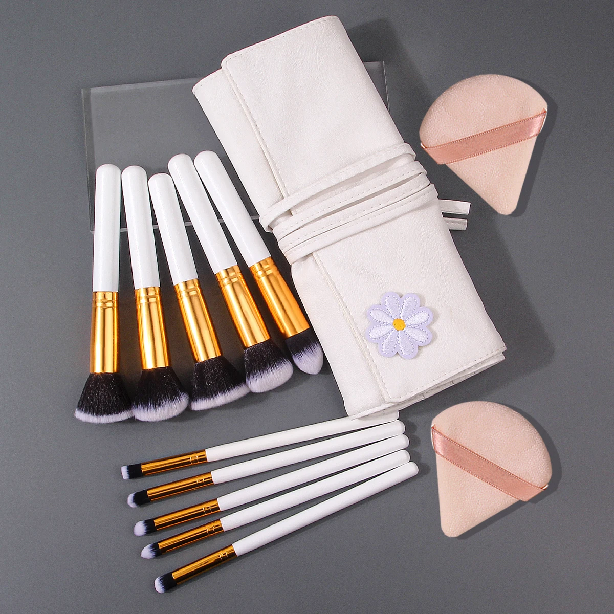 ชุดแปรงแต่งหน้ามืออาชีพ 13 ชิ้น: แปรงแต่งหน้าอเนกประสงค์ + กระเป๋าเก็บของขนาดใหญ่ + พัฟแป้งรูปสามเหลี่ยม