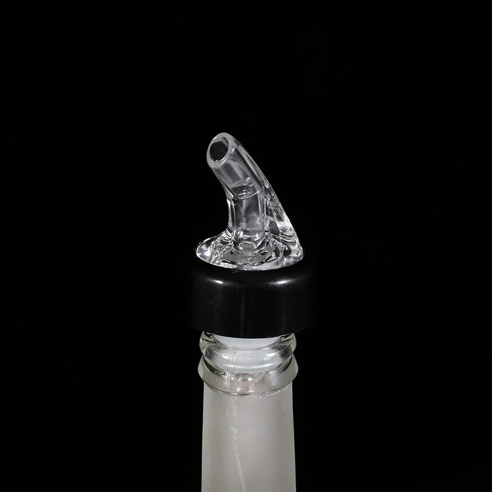 Hot Hard Plastic Liquor Pourer Quantitative Wine Bottle Pour Spout Dispenser Bar Clubs Bartending Accessories