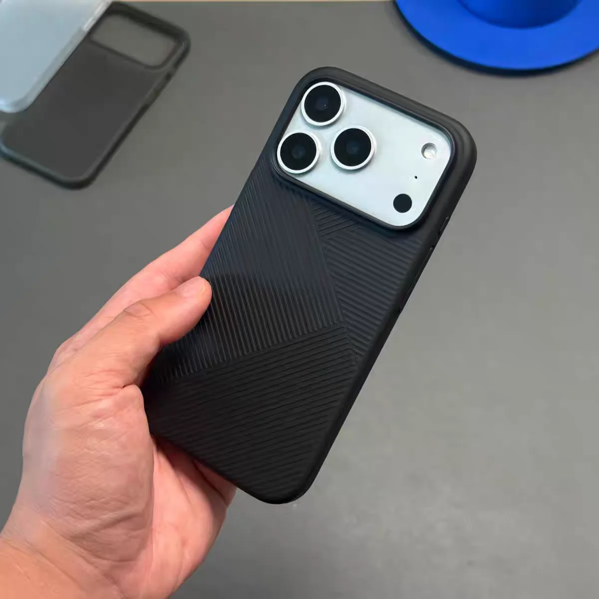 Luxuriöse matte, ultradünne Hülle mit geometrischer Textur für iPhone 17, 16, 15, 14 Pro Max, 17 Air – stoßfeste, durchscheinende Panzerhülle für Herren – Detail 12