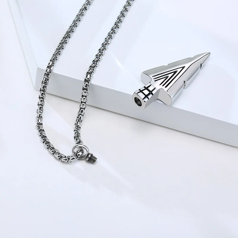 Vnox Men\'s Arrowhead Kunai Primal Urn Necklaces, Rock Punk Spearhead Pendant Jewellery, Stainless Steel Anniversary Gift for Him
