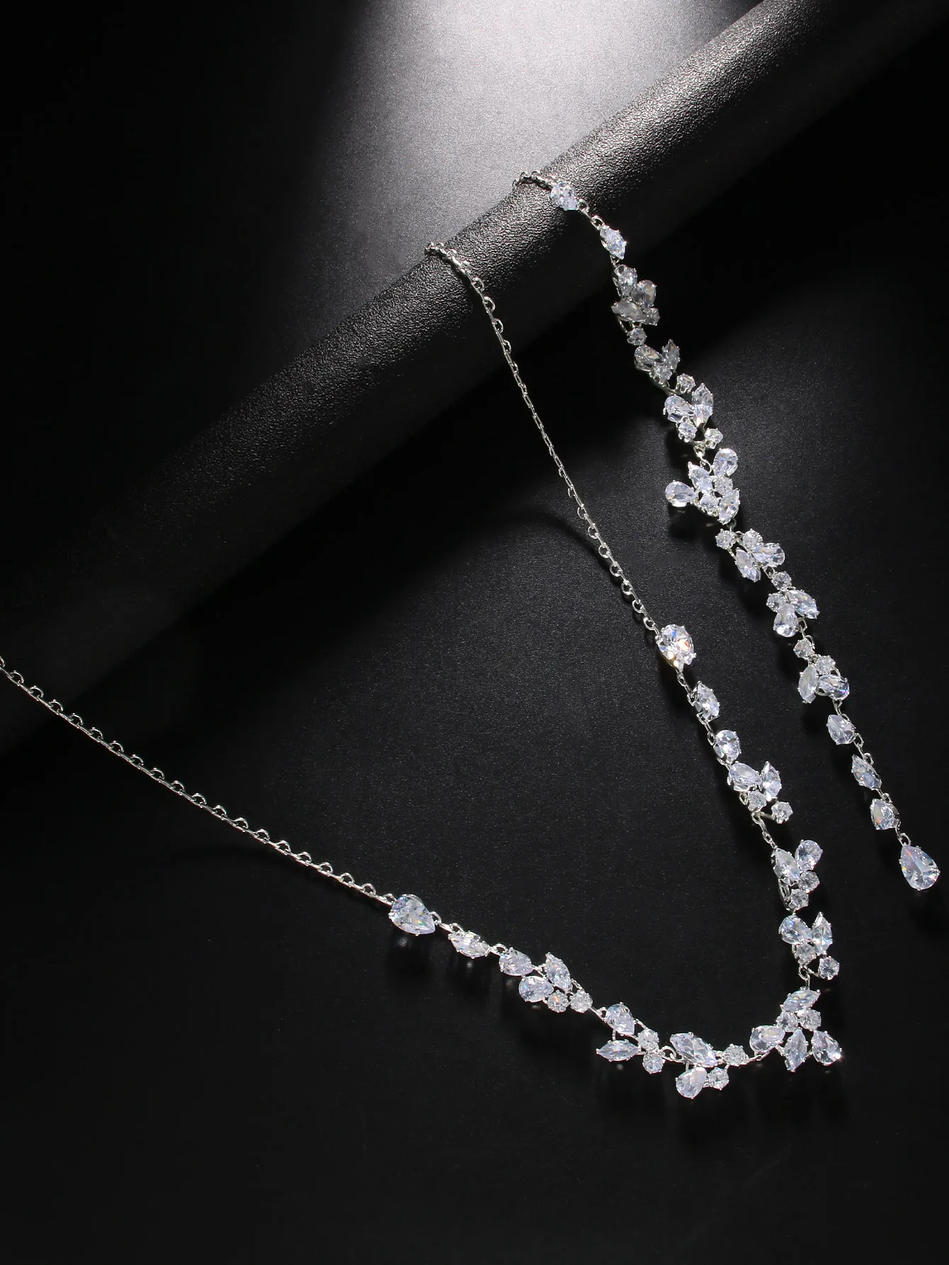 Crystal Leaf Backdrop Necklace Rhinestone Bridal Back Chain Jewelry Elegant Wedding Body Accessory for Women Party Festival Prom