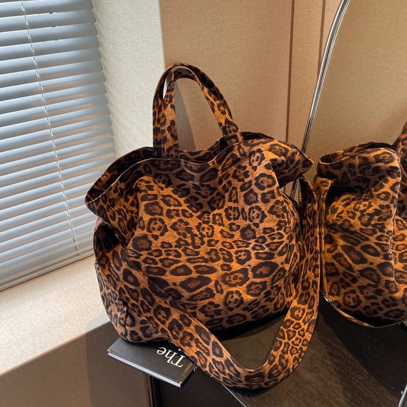 

Stylish Leopard Print Shoulder Bag Korean Vintage Large Capacity Women's Handbag Canvas Tote Bag Casual Commuter Crossbody Bag