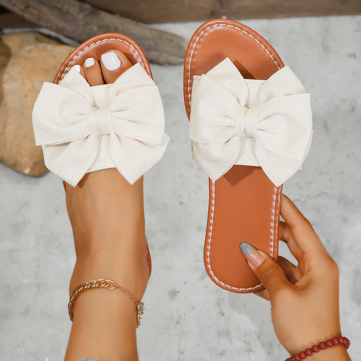 Fashion Slippers Flat Round Head Sandals Women Outdoor Wear Butterfly Flat Heel Face Slippers Breathable Casual Slides Women