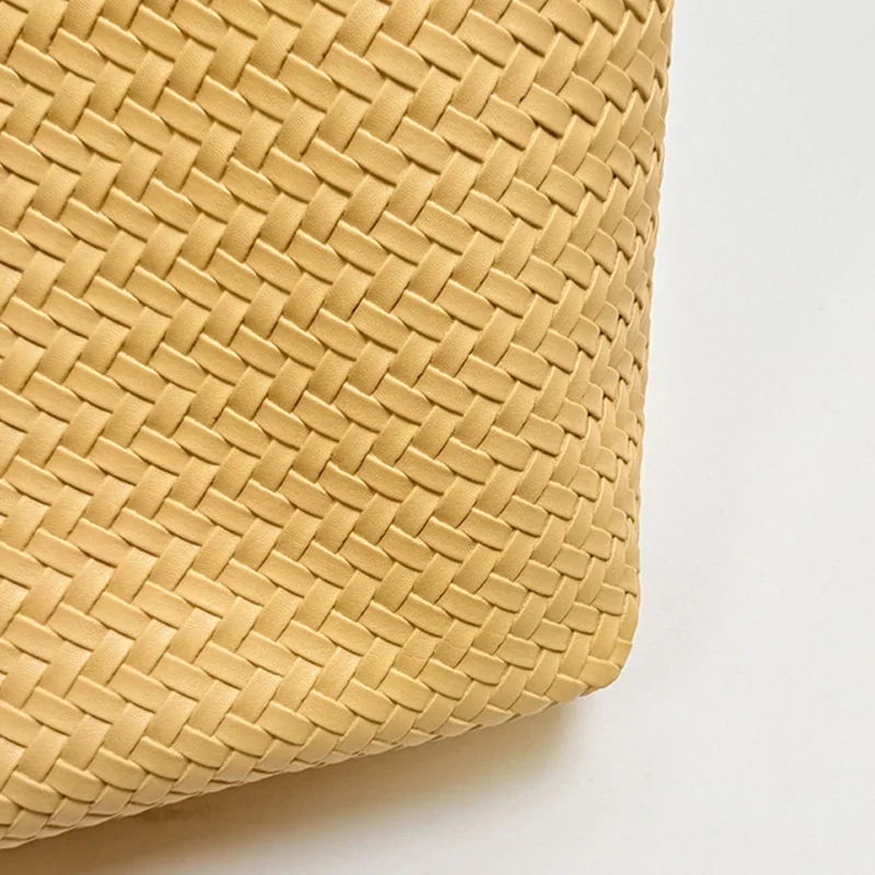 Koreanische Rattan-Geflecht-Umhängetasche, Große Kapazität Damen-Tragetasche, Sommerliche Lässige Einfache Urlaubs-Strand-Pendler-Handtasche – Detail 5