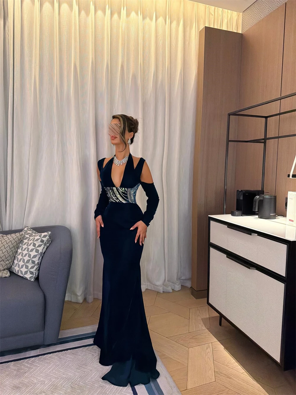 

Customized Simple Green Velvet Evening Dress Sexy Halter Sleeveless Celebrity Gowns Classic Mermaid Sweep Train Cocktail Dresses