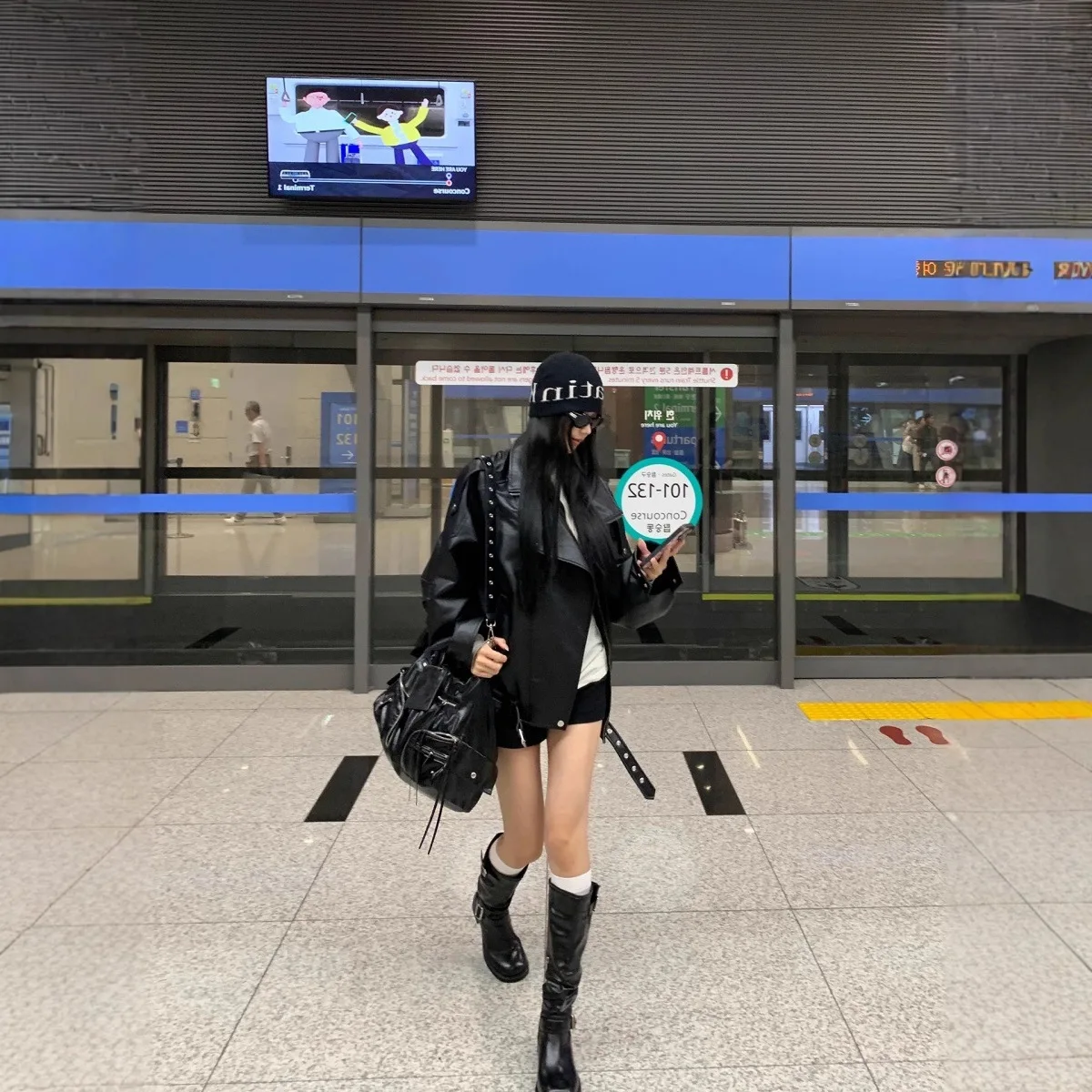 سترة جلدية سوداء للنساء لخريف 2025، نمط رائع جديد فريد من نوعه، سترة من قماش الدنيم ذات مظهر جيد للغاية #3