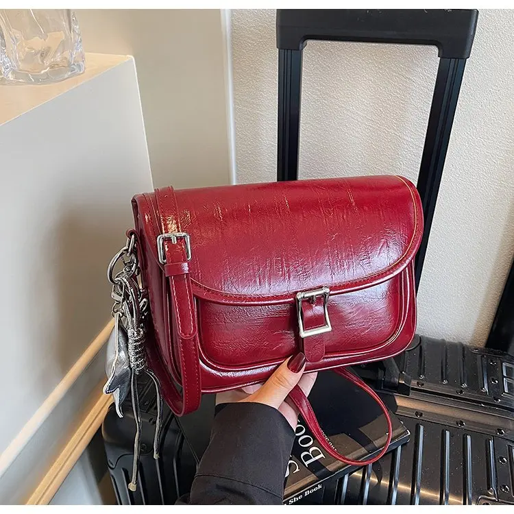 

2025 Autumn 683 New Pendant-free Shoulder Messenger Bag Fashion Versatile Underarm Bag Commuter Bag Handbag