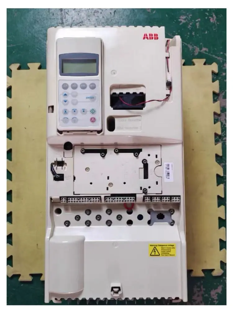 Second-hand    ACS800-04-0040-3+P901   inverter   test  OK     Fast Shipping