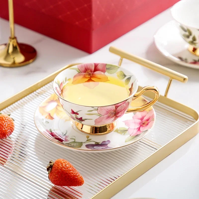 Bone China Coffee cup & saucer Golden edge Porcelain Cup Red Tea cup High quality Creativity Pretty Flower and Strawberry
