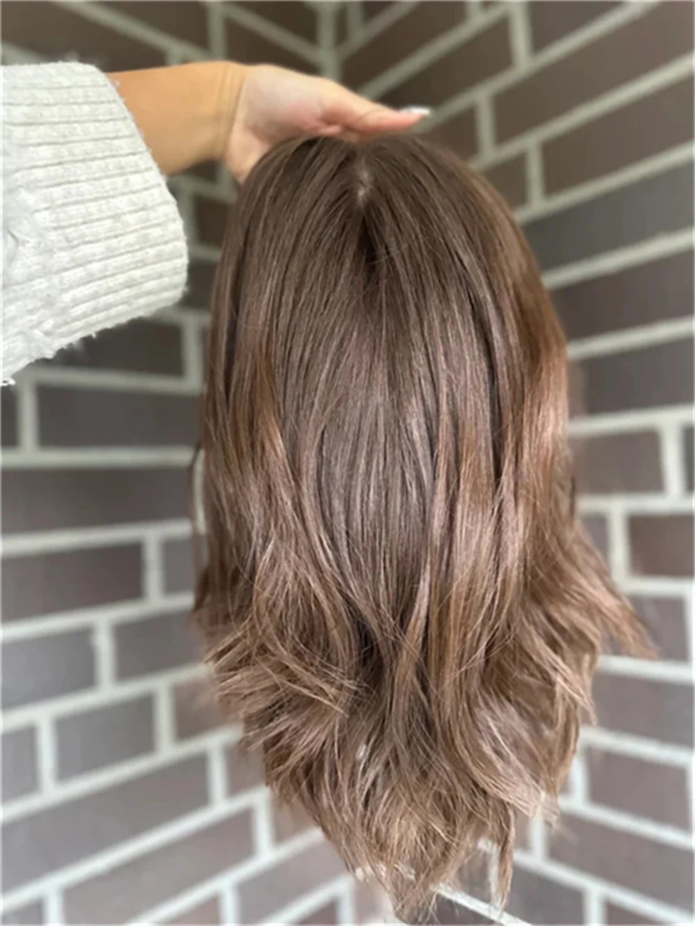 أشقر رمادي فاتح مع شعر مستعار قصير بوب بني اللون 13x4 باروكة أمامية من الدانتيل 180% كثافة شعر بشري مموج فضفاض للنساء