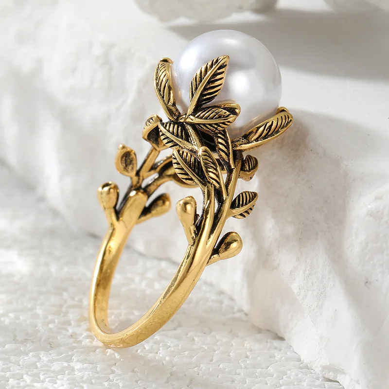 Vintage Golden Plated Ladies' Ring Carved and Hollowed Out Design Simple Artistic Style Ring Daily Fashion Casual Jewelry