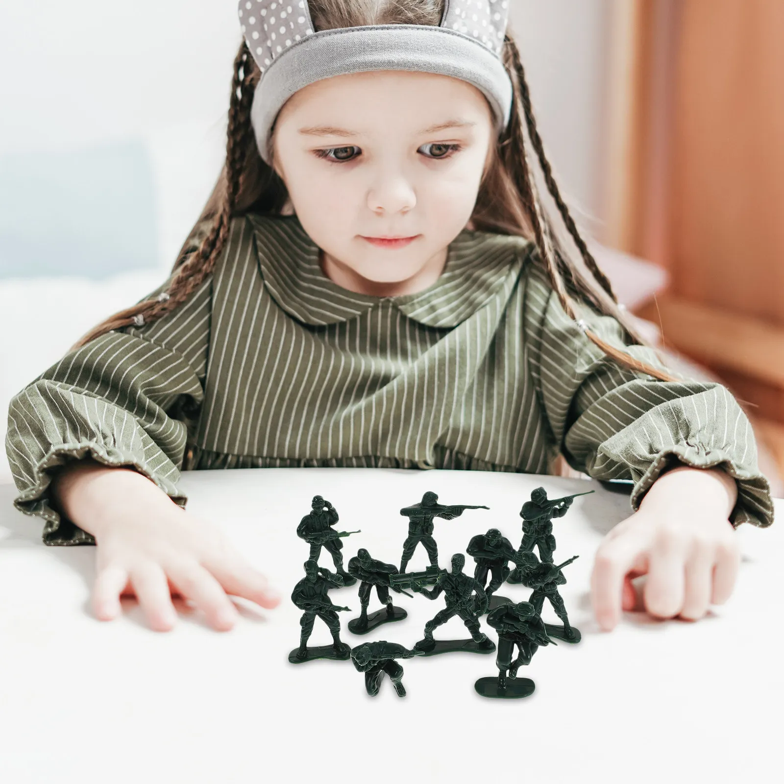 

100Pcs Realistic Army Soldier Action Figures Set 10 Different Poses Tiny Plastic Soldiers for War Scene Recreation Battle Play