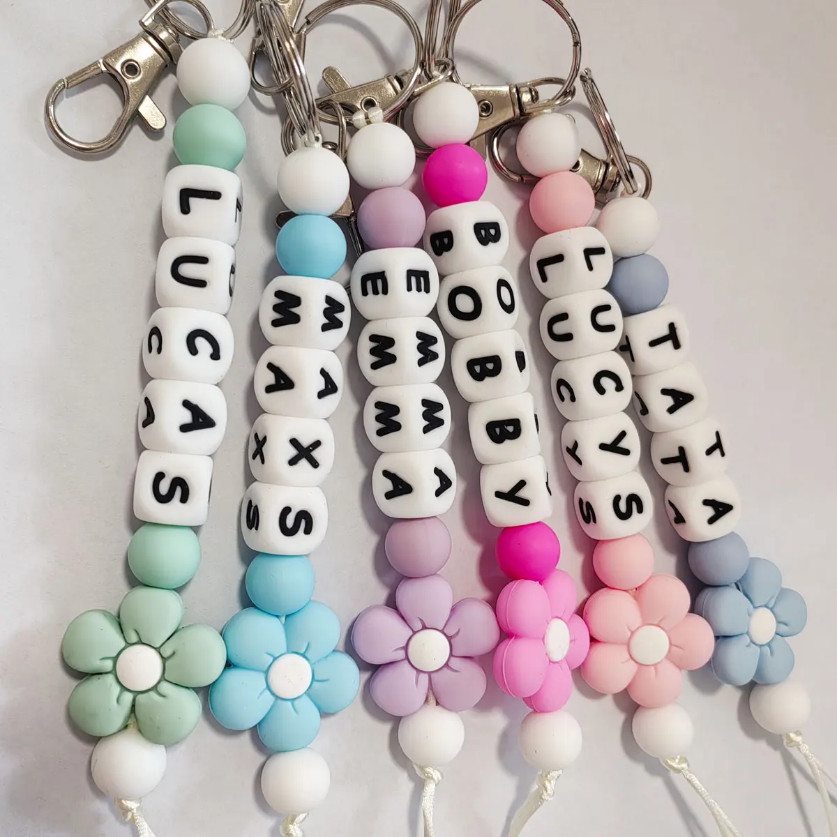 قطعة واحدة من سلسلة مفاتيح السيليكون على شكل زهرة مخصصة، سحر الحقيبة/الكوب، سلسلة مفاتيح مخصصة فريدة من نوعها، هدية عيد الحب/هدية عيد الميلاد