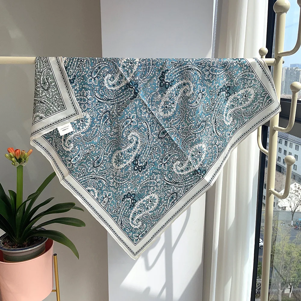 

Two Sided Print Silk Scarf Paisley Hand Rolled Bandanas Luxury Designers Shawls Clothing Hair Decoration Lover Christmas Gift