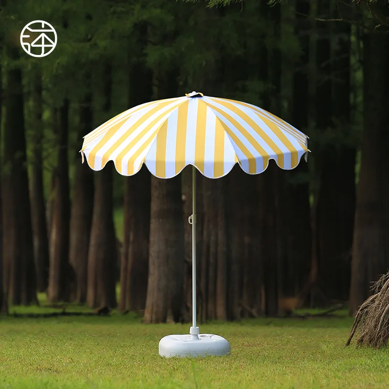Yellow striped outdoor sun umbrella parasol large umbrella B & B stall umbrella advertising beach camping courtyard sun