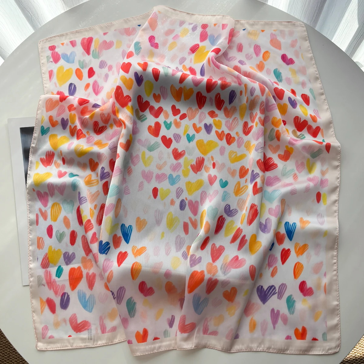 Luxuriöser quadratischer Schal für Frauen, niedliches Damen-Hijab-Halstuch, weicher Fleck, Imitationsseidenschals, eleganter Schal für den täglichen Gebrauch – Detail 5