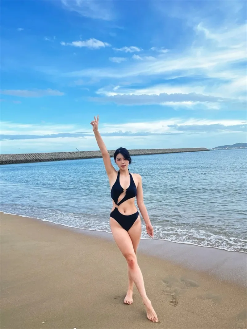 Voor alle buste maten eendelig badpak, nieuw metallic ontwerp unieke ring sexy godin slim-fit afslankvakantie dameszwemkleding