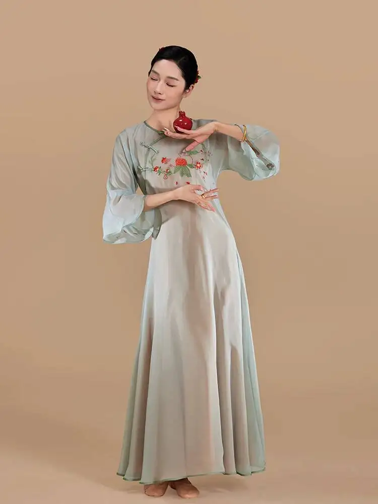 

Chinese Classical Dance Dress Modified Qipao Style Floral Embroidery Loose Long Robe Stage Performance Outfit for Women