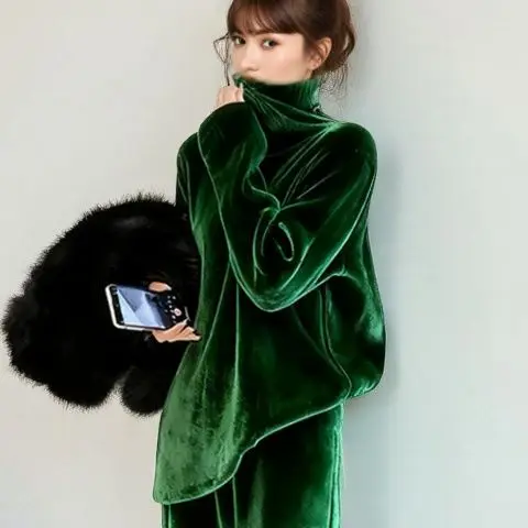A complete set of winter wear is super beautiful and beautiful, retro casual dark green velvet lazy suit trousers.