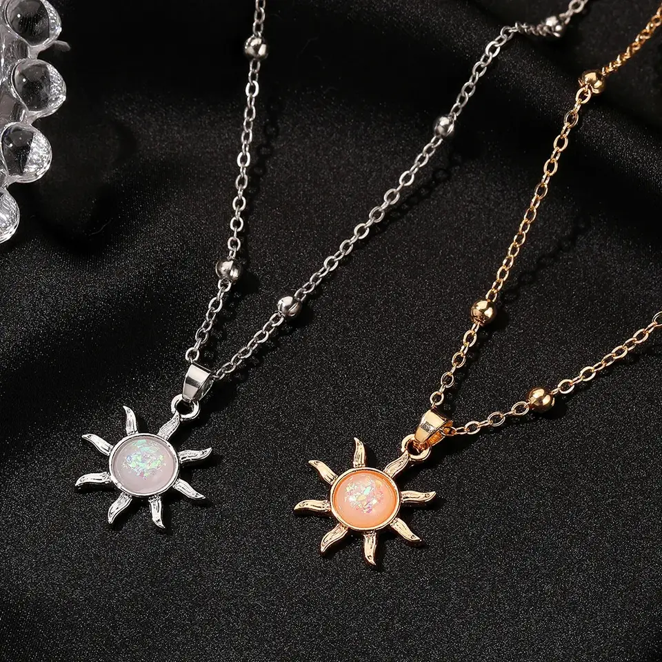 2024 New Summer Neck Chains Opal Sun Pendant Necklaces for Women Temperament Jewelry Aesthetic Simple Short Clavicle Necklace