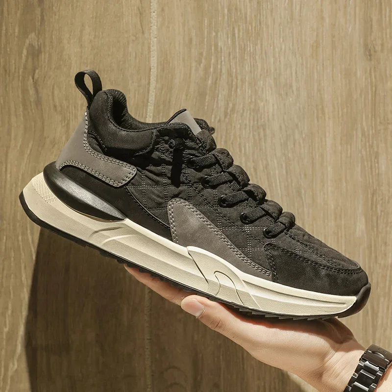 يتم إضافة الأحذية الرياضية غير الرسمية الجديدة للرجال لعام 2025، والأحذية الرياضية النسائية، والأحذية الرياضية للربيع والخريف إلى الموضة