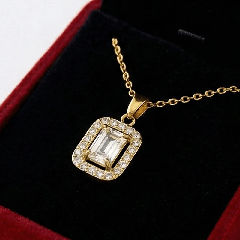 

1pc 0.8 Carat Stainless Steel Synthetic Moissanite Necklace, Exuding An Opulent Style. Suitable for both men and women.