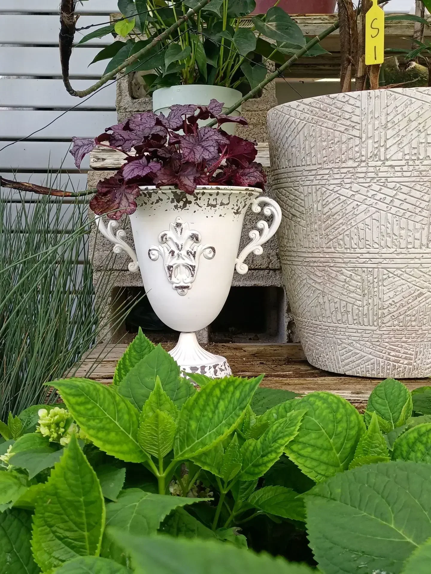 Vintage Creative Trophy Iron Flower Pot Courtyard Balcony Fresh Dried Flowers Vase Garden Rust Colored Home Decoration Flowerpot