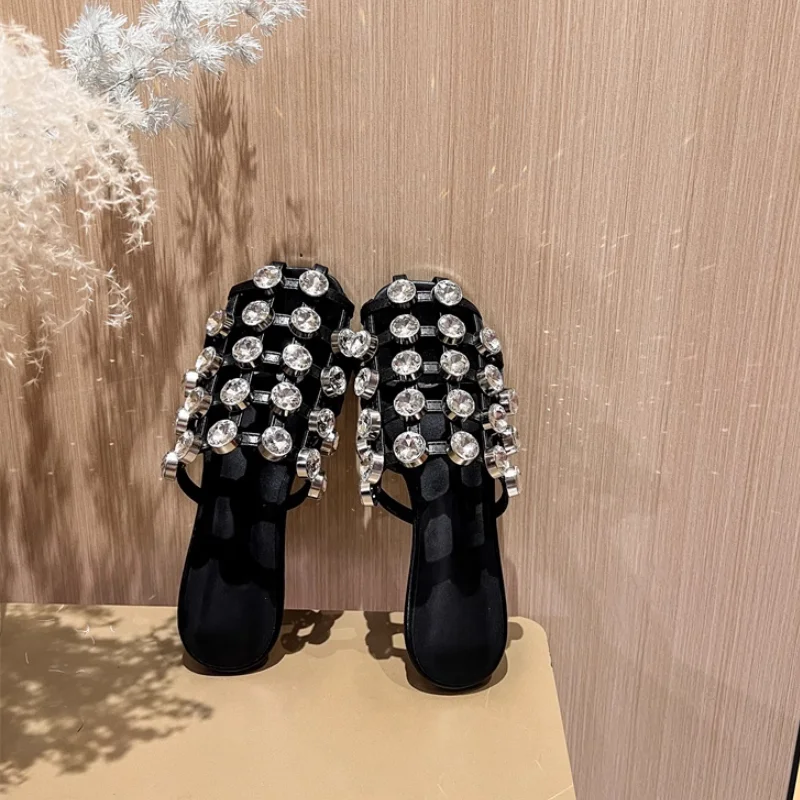 

New Fashion Breathable Hollow Sandals Metal Rivet Sandals Mules Comfort Slip-on Beaded Crystal Flat Slippers Women Casual Shoes