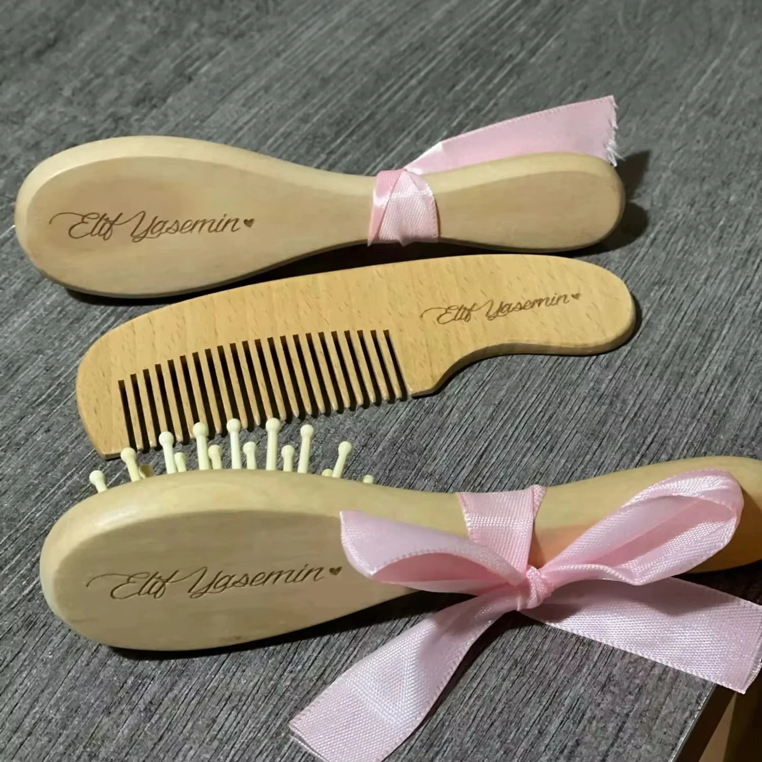 

Расчески для волос с индивидуальным именем, гравировка имени ребенка, деревянная расческа для волос для новорожденных, подарки, подарок на день рождения, Рождественский подарок