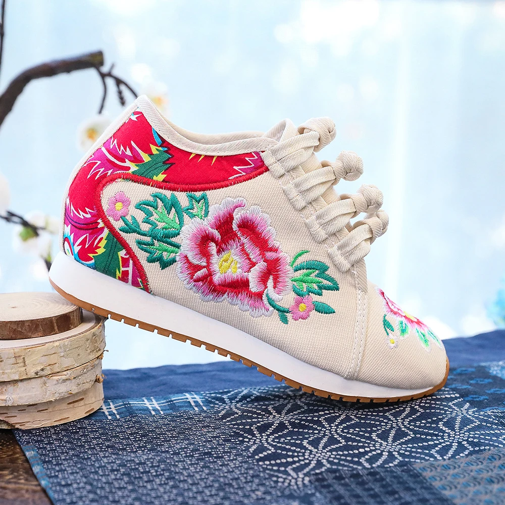 Veowalk New Spring Women\'s Flower Embroidered Flat Platform Shoes Chinese Ladies Casual Comfort Denim Fabric Sneakers Shoes