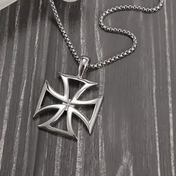 Exquisite Personalized Men's Necklace Hollow Metal Cross Pendant Knight Temple Fashion Jewelry Accessories Gift