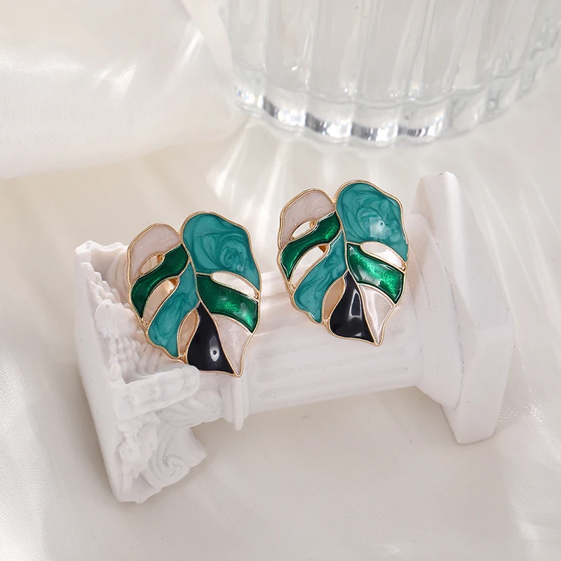 Enamel Green Plant Leaf Clip on Earrings for Women Summer Fashion Statement Non Pierced Earrings Wholesale jewelry Party Gifts