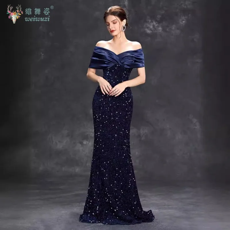 Robes de soirée de cocktail élégantes en satin bleu profond à un col avec paillettes, robes de soirée sirène coupe ajustée et épaules dénudées