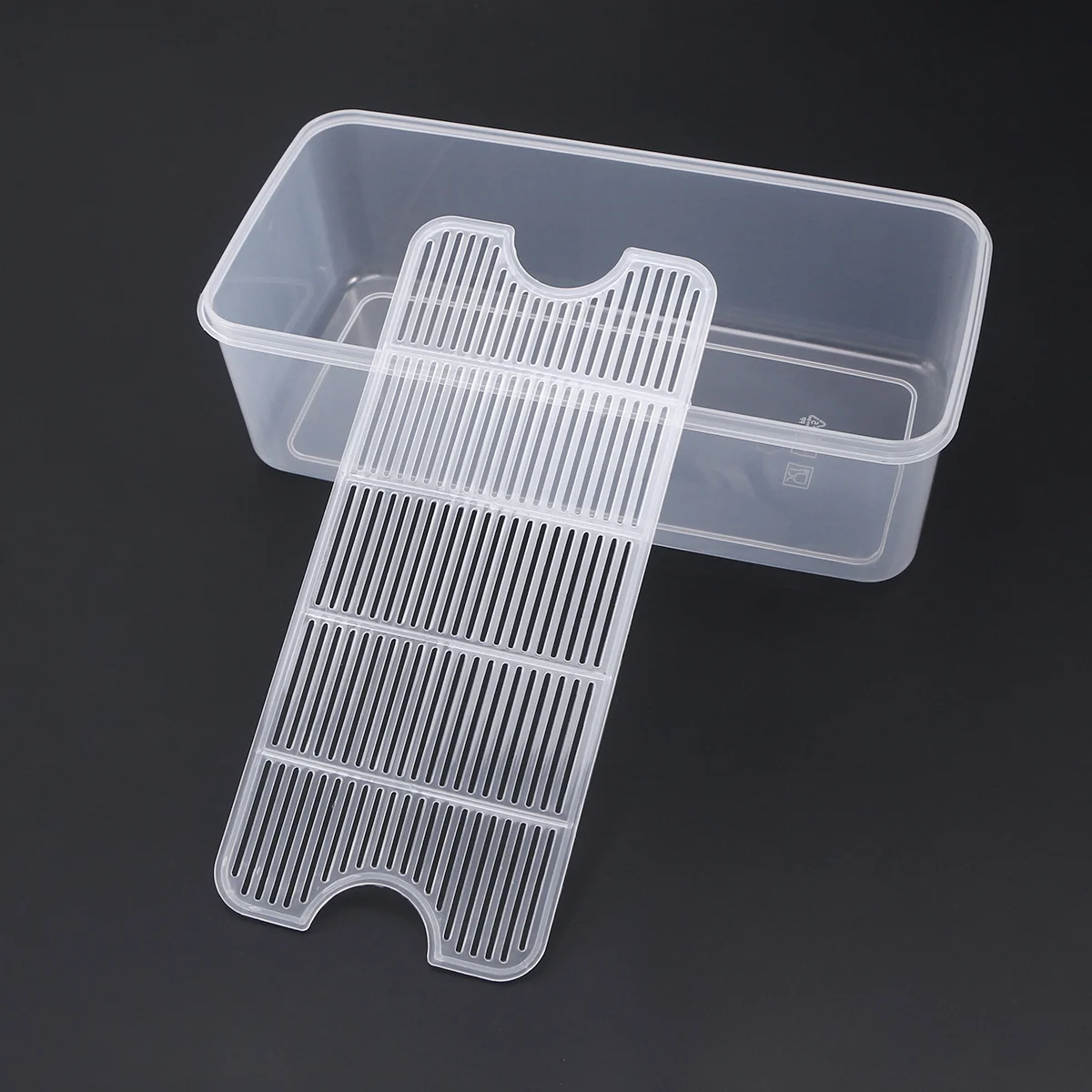 

Medium Size Transparent Crisper Made of Safe PP Material with Drain Tray for Fresh Food Storage Compact Design Ideal for Kitchen