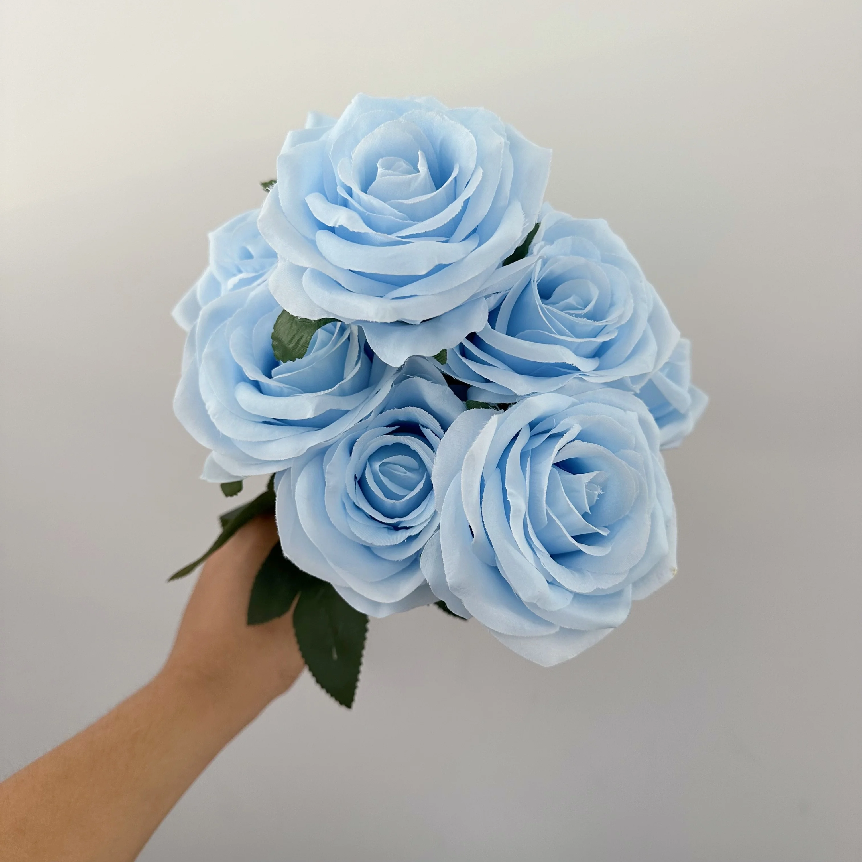 Wunderschöner 9-Kopf-Rosenstrauß, künstliche Blume, blaue Seide, gefälschte Rosen, Brautstrauß, Heim- und Raumdekoration, Hochzeit, Desktop – Detail 6