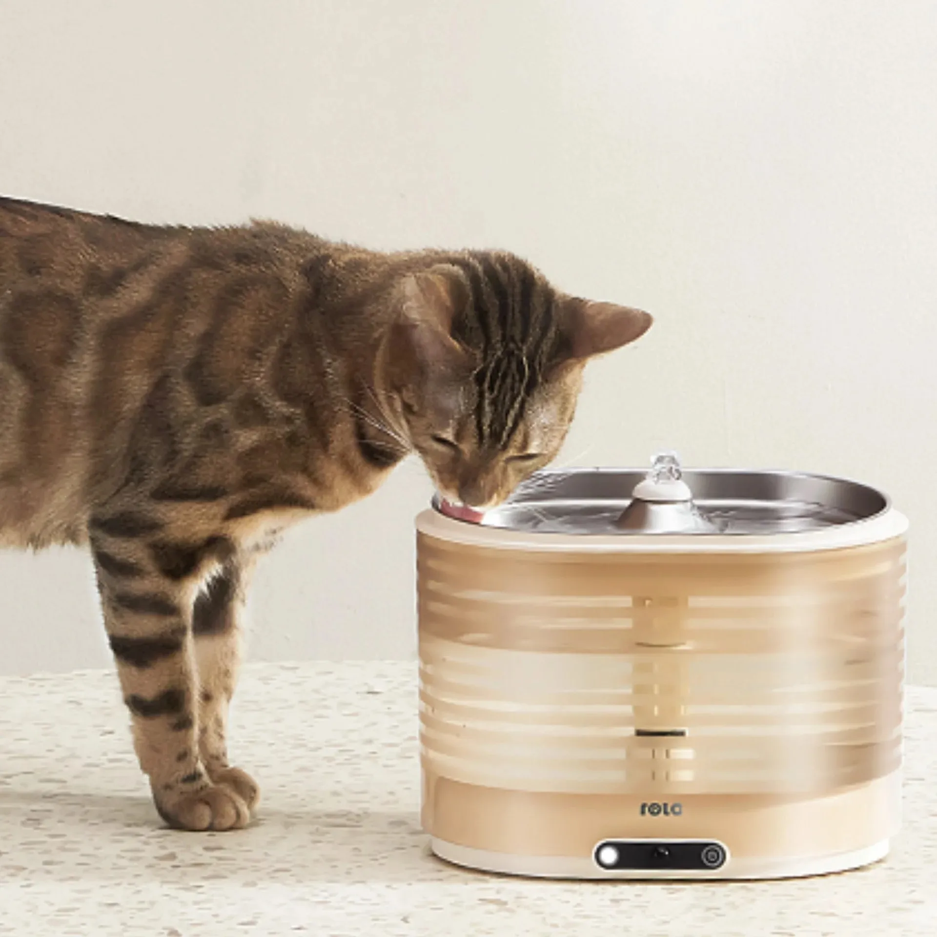 Enabot ROLA Smart Pet Water Fountain，Provide your beloved pet with a new experience of pure and fresh running water.