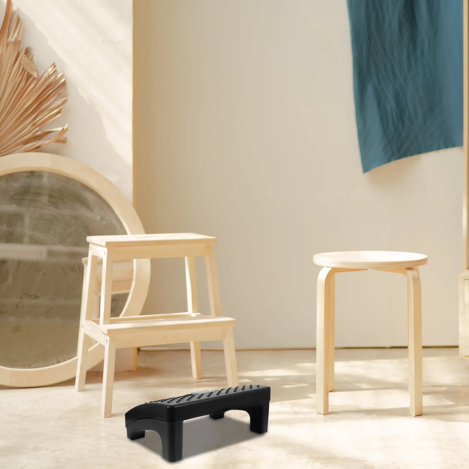 

1Pcs Foot Stool Practical Household Massage Footrest Office Desk Stepped Stool Plastic Foot Support Tool for Home Use